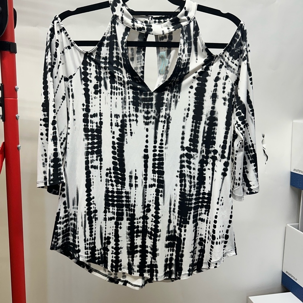 Veronica M cold shoulder, Monochrome Patterned Blouse - Picture 6 of 9